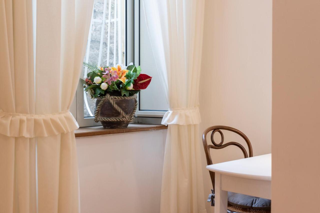 Pignatelli Rooms Наполи Екстериор снимка